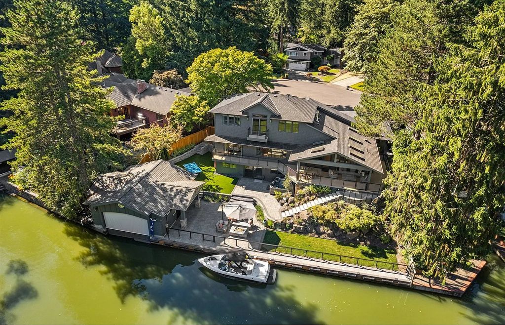 The Estate in Lake Oswego is a luxurious home ideally located on a rare waterfront cul-de-sac with backyard now available for sale. This home located at 17435 Wren Ct, Lake Oswego, Oregon; offering 04 bedrooms and 05 bathrooms with 10,454 square feet of land.