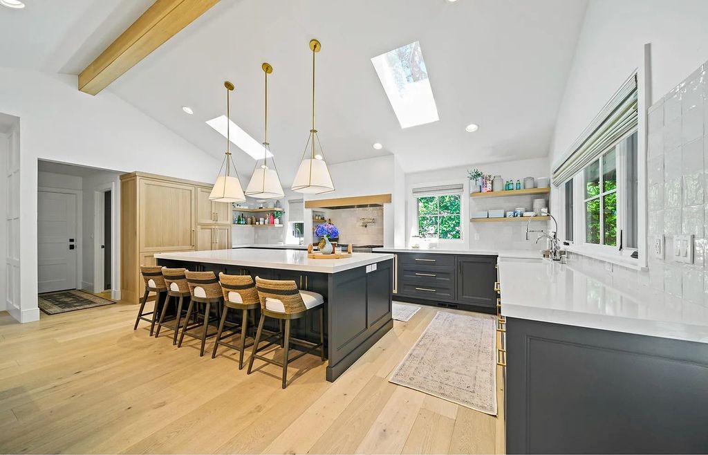 The Estate in Lake Oswego is a luxurious home ideally located on a rare waterfront cul-de-sac with backyard now available for sale. This home located at 17435 Wren Ct, Lake Oswego, Oregon; offering 04 bedrooms and 05 bathrooms with 10,454 square feet of land.