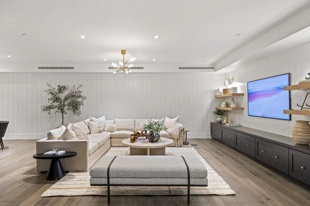 The Las Vegas Estate, a magnificent property has been completely redesigned with the finest quality finishes sitting on a half acre behind the guarded gates of Indigo in The Ridges is now available for sale. This home located at 42 Crested Cloud Way, Las Vegas, Nevada