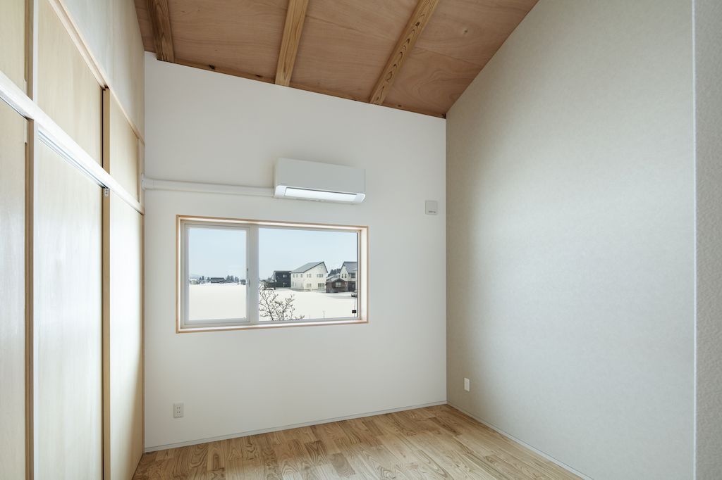 Villa UONUMA embodies intimacy and openness by Tsutsumi Associates 14