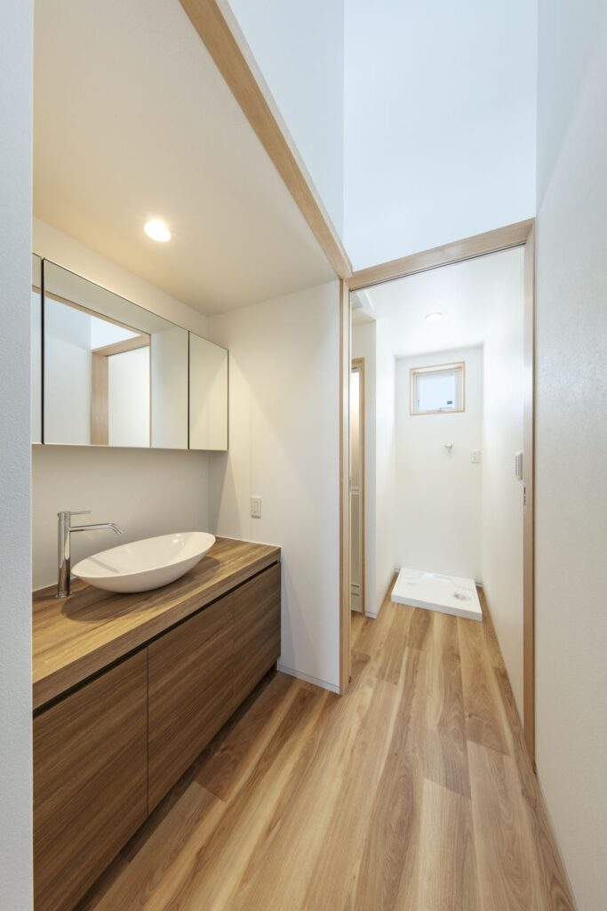 Villa UONUMA embodies intimacy and openness by Tsutsumi Associates 15