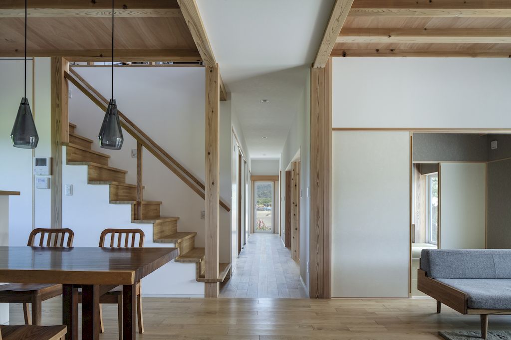 Villa UONUMA embodies intimacy and openness by Tsutsumi Associates 7