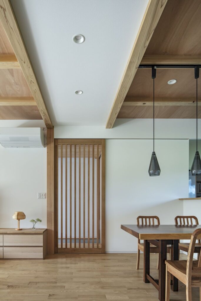 Villa UONUMA embodies intimacy and openness by Tsutsumi Associates 8