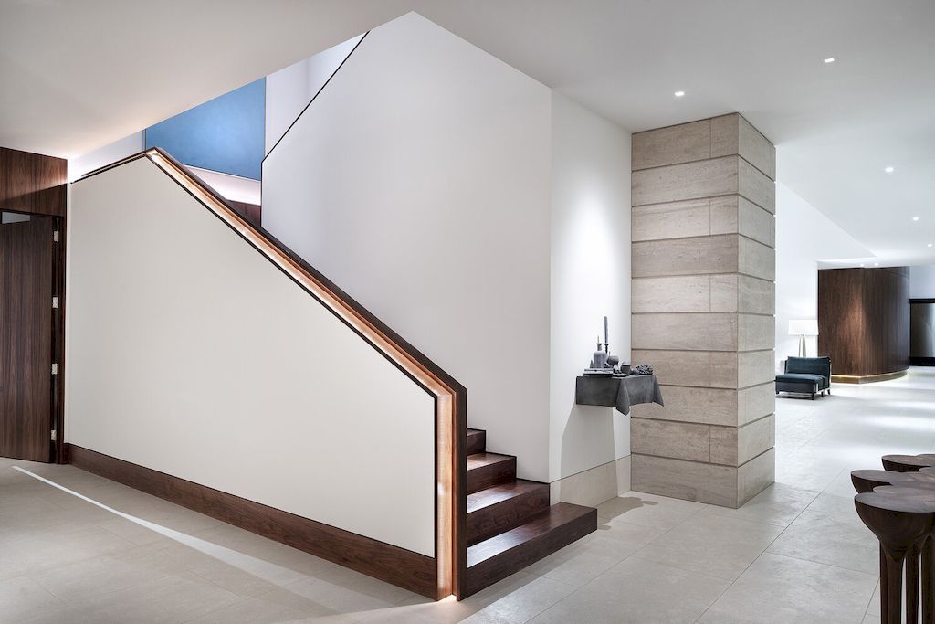 West residence with classical architectural & modern design by Miró Rivera