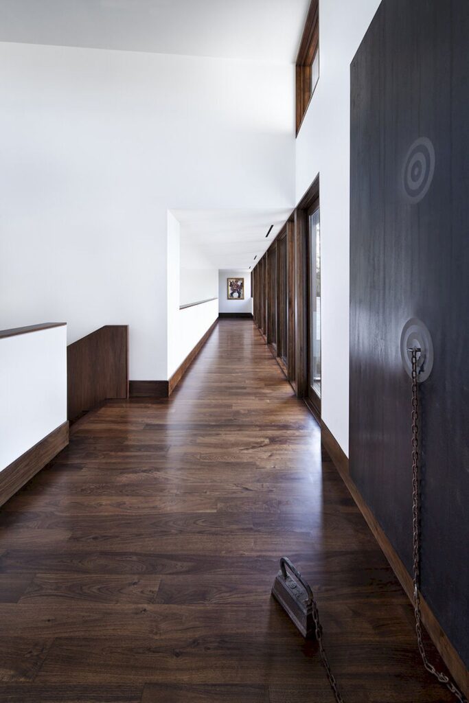 West residence with classical architectural modern design by Miro Rivera 2
