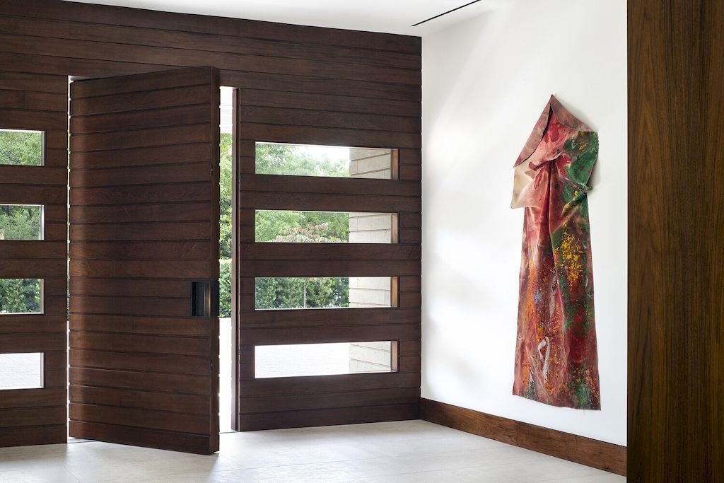 West residence with classical architectural & modern design by Miró Rivera