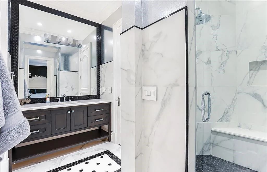 482 Ridge Drive, Naples, Florida, is located in a desirable Naples neighborhood, just minutes from Vanderbilt Beach, Mercato, and Waterside shops. This stunning home was built with meticulous attention to detail, including a butterfly staircase and marble floors.