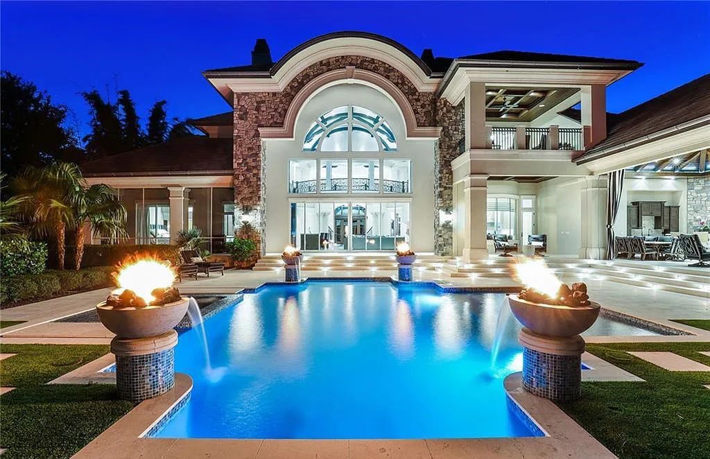 482 Ridge Drive, Naples, Florida, is located in a desirable Naples neighborhood, just minutes from Vanderbilt Beach, Mercato, and Waterside shops. This stunning home was built with meticulous attention to detail, including a butterfly staircase and marble floors.