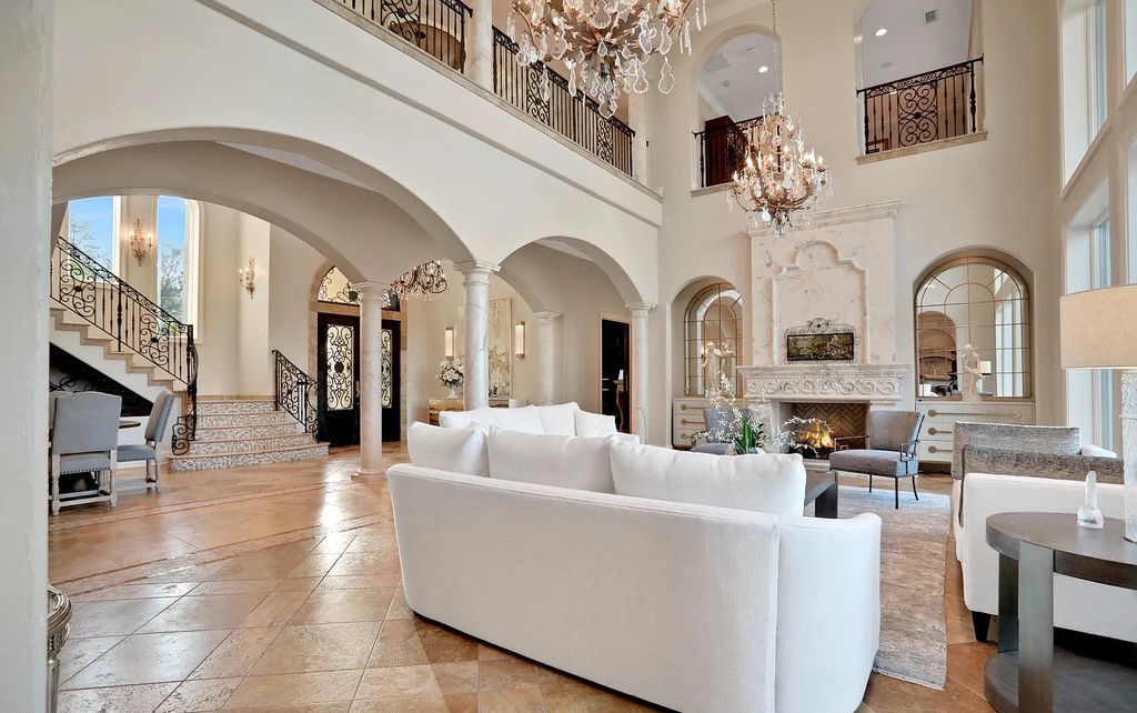 13897 Bella Riva Lane, Jacksonville, Florida, is located on the intracoastal waterway in prestigious Queen's Harbour and is perfect for formal or casual entertaining. The elegant, contemporary home has a 2-story layout with panoramic vistas of the Intracoastal and marshes, offering privacy and spectacular views.