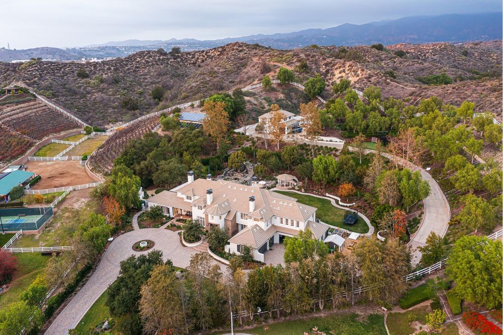 30881 Via Colinas, Trabuco Canyon, California is an elegantly designed home built by Stonefield Development and reimagined by Brook Wagner Design in the exclusive guard gated community of Coto de Caza, boasting amazing amenities for both living and entertaining.
