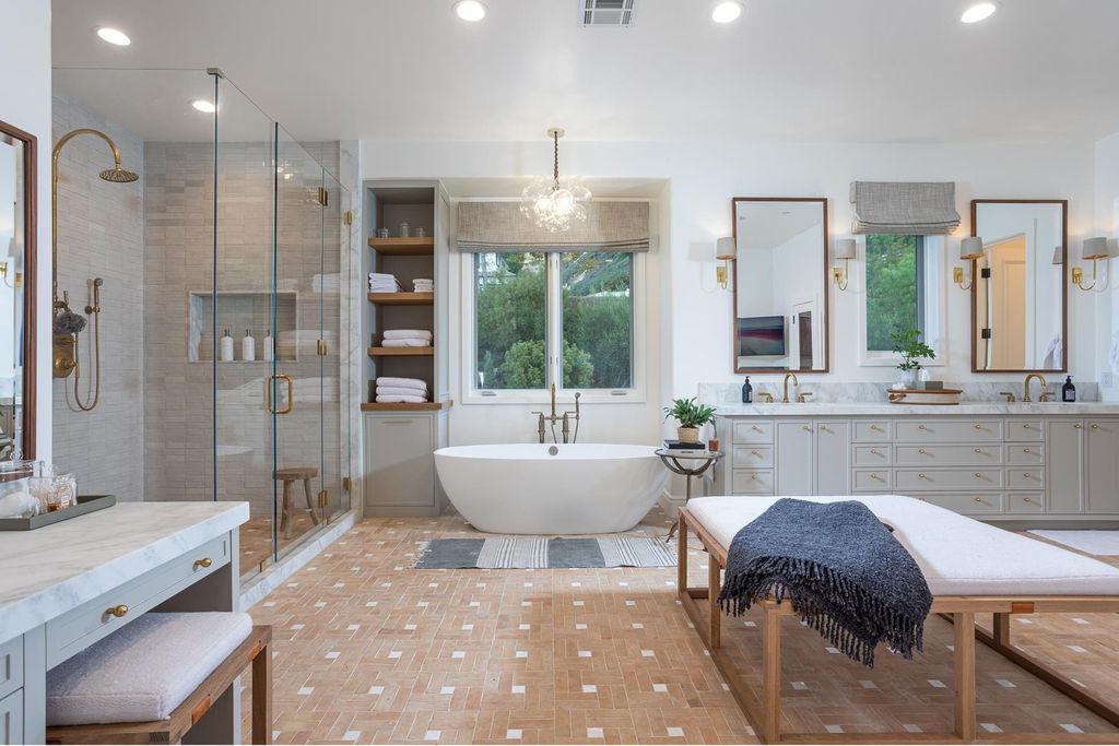 30881 Via Colinas, Trabuco Canyon, California is an elegantly designed home built by Stonefield Development and reimagined by Brook Wagner Design in the exclusive guard gated community of Coto de Caza, boasting amazing amenities for both living and entertaining.