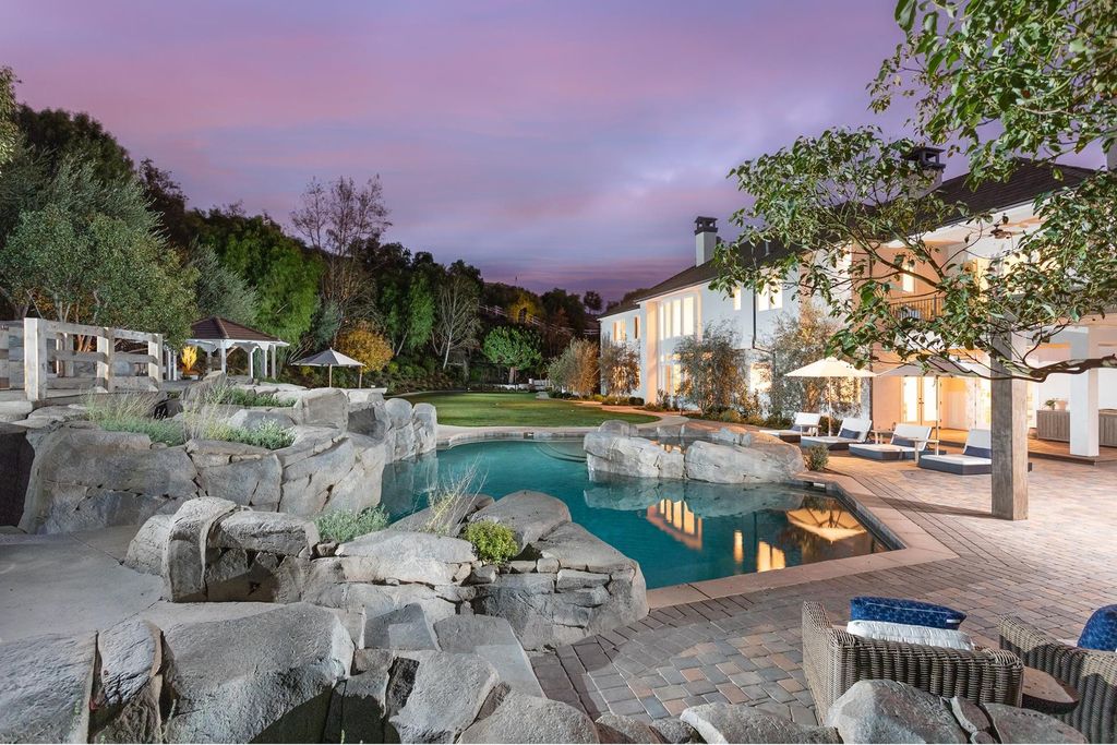 30881 Via Colinas, Trabuco Canyon, California is an elegantly designed home built by Stonefield Development and reimagined by Brook Wagner Design in the exclusive guard gated community of Coto de Caza, boasting amazing amenities for both living and entertaining.