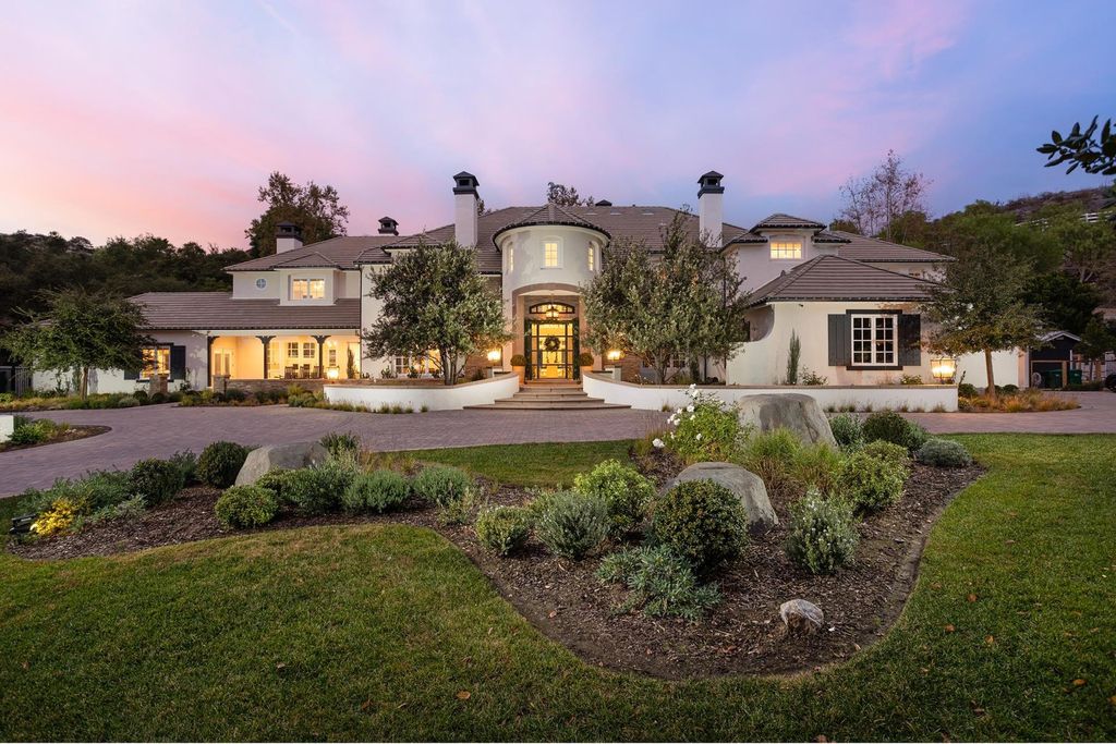 30881 Via Colinas, Trabuco Canyon, California is an elegantly designed home built by Stonefield Development and reimagined by Brook Wagner Design in the exclusive guard gated community of Coto de Caza, boasting amazing amenities for both living and entertaining.