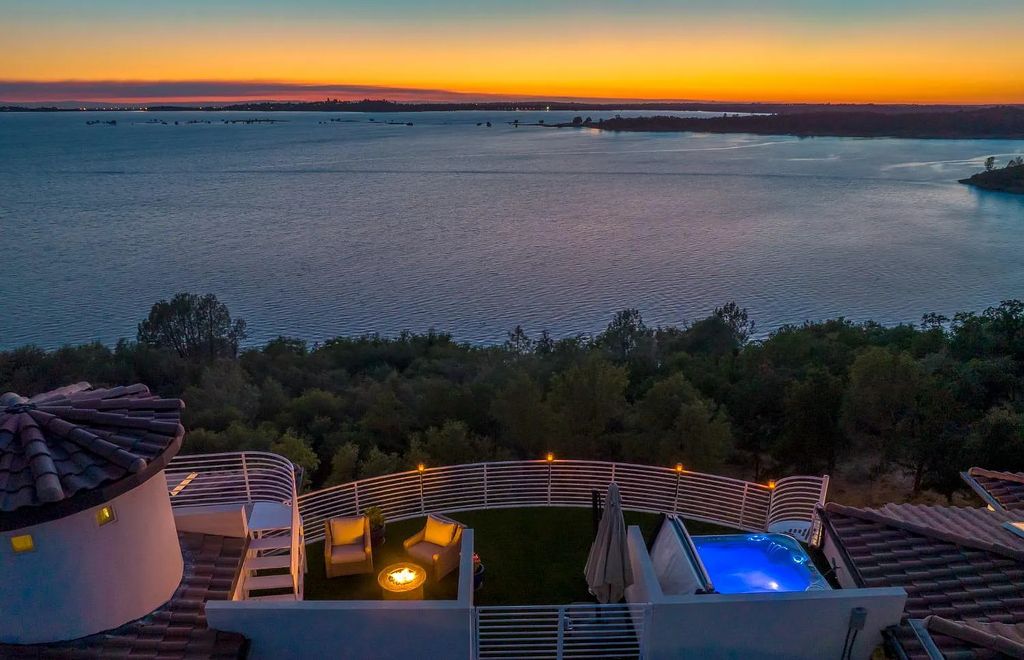61 Guadalupe Drive, El Dorado Hills, California is a stunning residence nestled amongst the oaks and granite outcroppings provides endless skylines & breathtaking water views.