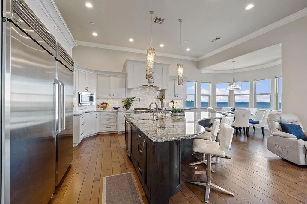 61 Guadalupe Drive, El Dorado Hills, California is a stunning residence nestled amongst the oaks and granite outcroppings provides endless skylines & breathtaking water views.