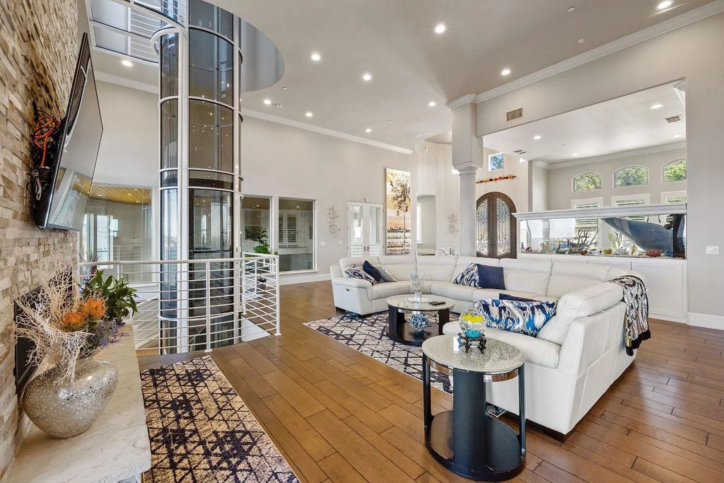 61 Guadalupe Drive, El Dorado Hills, California is a stunning residence nestled amongst the oaks and granite outcroppings provides endless skylines & breathtaking water views.