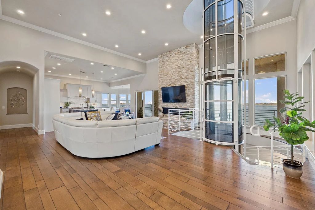 61 Guadalupe Drive, El Dorado Hills, California is a stunning residence nestled amongst the oaks and granite outcroppings provides endless skylines & breathtaking water views.