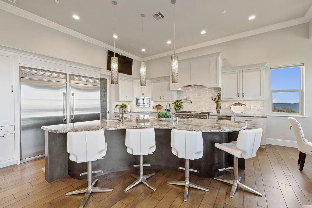 61 Guadalupe Drive, El Dorado Hills, California is a stunning residence nestled amongst the oaks and granite outcroppings provides endless skylines & breathtaking water views.
