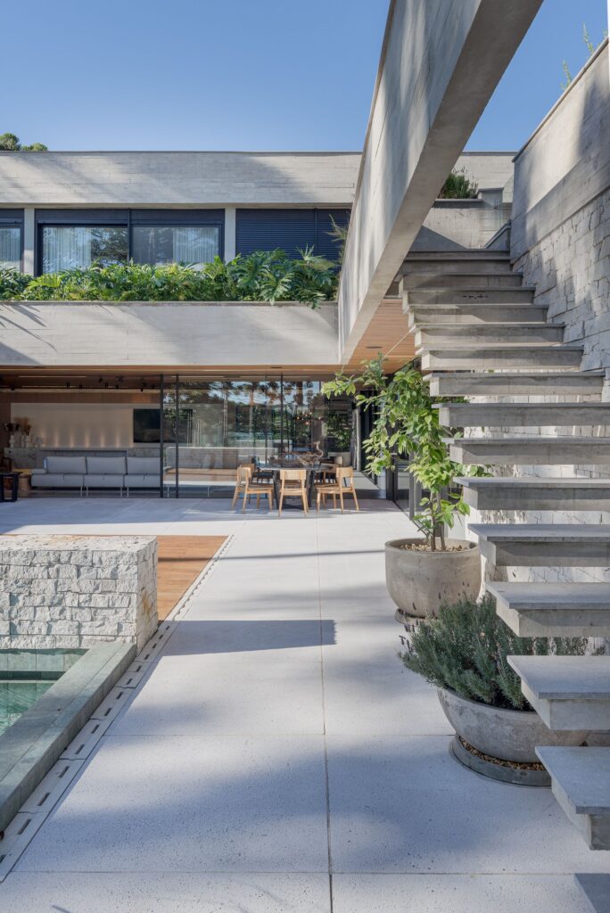 Aspen House U shaped form with nature connection by Studiocolnaghi 2