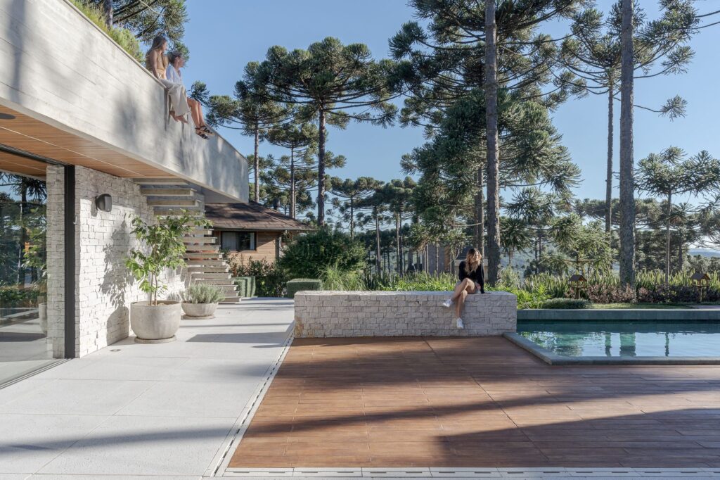 Aspen House U shaped form with nature connection by Studiocolnaghi 5