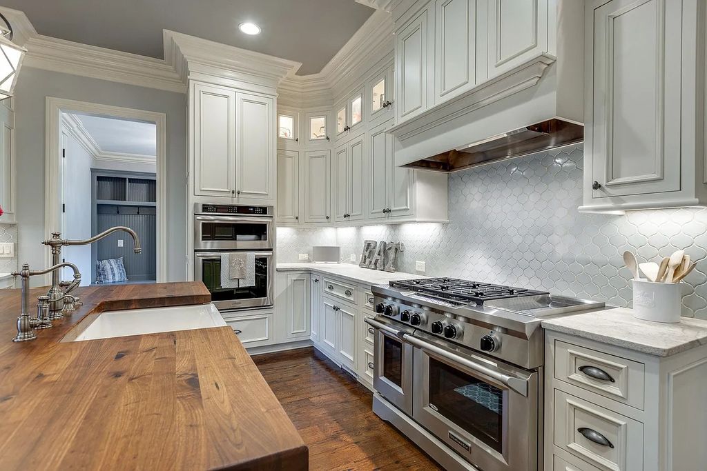 The Estate in College Grove is a luxurious home providing incredible indoor/outdoor for hours of enjoyment with your family now available for sale. This home located at 5190 Wildings Blvd LOT 3009, College Grove, Tennessee; offering 06 bedrooms and 07 bathrooms with 7,142 square feet of living spaces. 