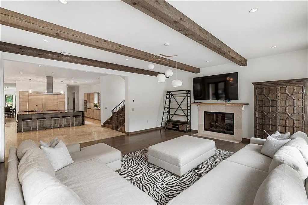 The Estate in Sandy Springs is a luxurious home lending itself to indoor and outdoor entertaining now available for sale. This home located at 4746 Woodvale Dr NW, Sandy Springs, Georgia; offering 05 bedrooms and 09 bathrooms with 11,467 square feet of living spaces. 
