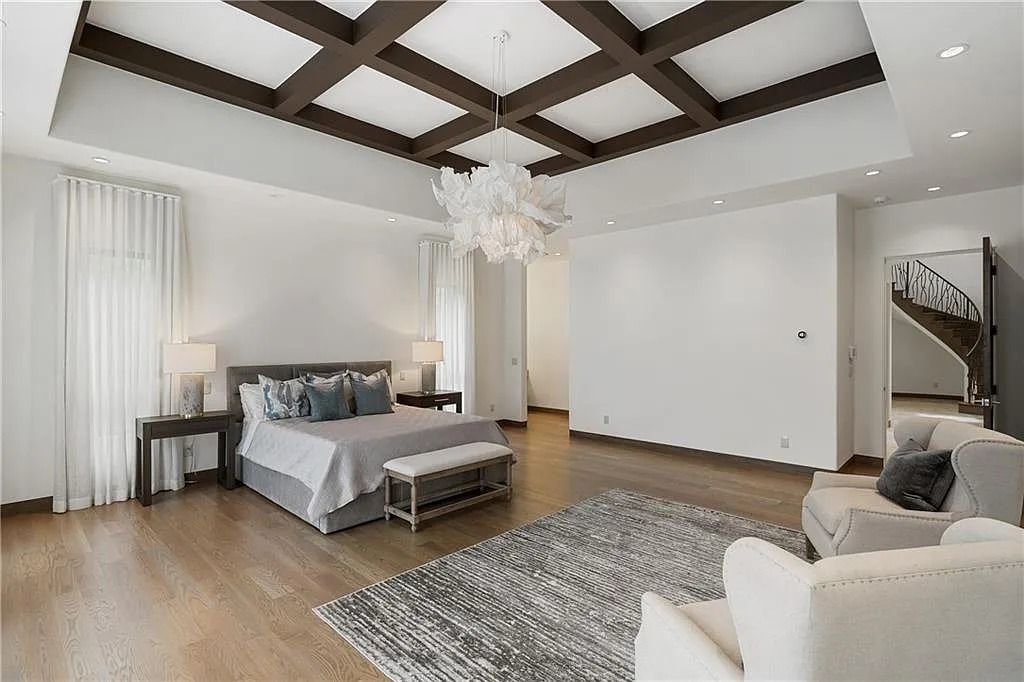 The Estate in Sandy Springs is a luxurious home lending itself to indoor and outdoor entertaining now available for sale. This home located at 4746 Woodvale Dr NW, Sandy Springs, Georgia; offering 05 bedrooms and 09 bathrooms with 11,467 square feet of living spaces. 