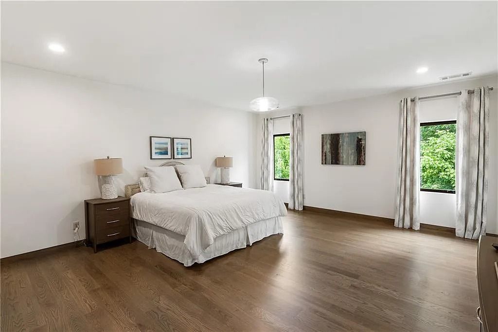 The Estate in Sandy Springs is a luxurious home lending itself to indoor and outdoor entertaining now available for sale. This home located at 4746 Woodvale Dr NW, Sandy Springs, Georgia; offering 05 bedrooms and 09 bathrooms with 11,467 square feet of living spaces. 