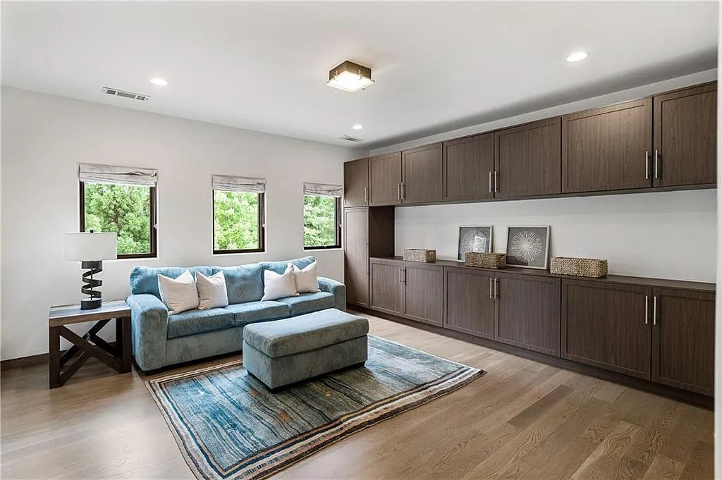 The Estate in Sandy Springs is a luxurious home lending itself to indoor and outdoor entertaining now available for sale. This home located at 4746 Woodvale Dr NW, Sandy Springs, Georgia; offering 05 bedrooms and 09 bathrooms with 11,467 square feet of living spaces. 