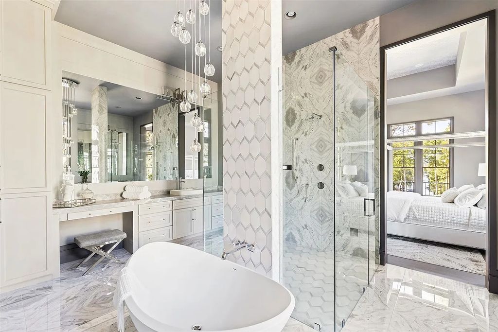 The Estate in Greensboro is a luxurious home professionally decorated and furnished on the level for the most discerning of buyers now available for sale. This home located at 1011 Tuggle Crk, Greensboro, Georgia; offering 05 bedrooms and 05 bathrooms with 5,320 square feet of living spaces. 