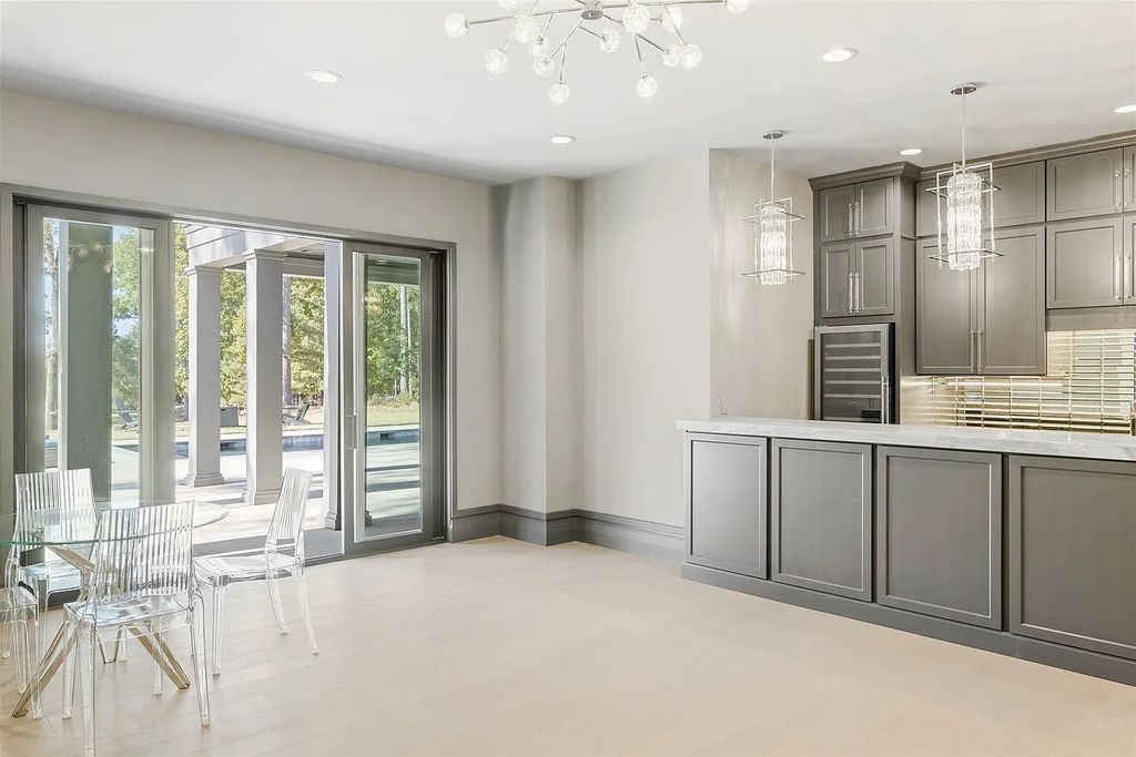 The Estate in Greensboro is a luxurious home professionally decorated and furnished on the level for the most discerning of buyers now available for sale. This home located at 1011 Tuggle Crk, Greensboro, Georgia; offering 05 bedrooms and 05 bathrooms with 5,320 square feet of living spaces. 