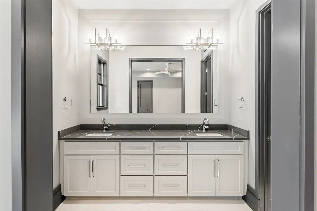The Estate in Greensboro is a luxurious home professionally decorated and furnished on the level for the most discerning of buyers now available for sale. This home located at 1011 Tuggle Crk, Greensboro, Georgia; offering 05 bedrooms and 05 bathrooms with 5,320 square feet of living spaces. 