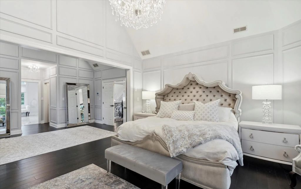The Estate in West Chester is a luxurious home having countless amenities now available for sale. This home located at 140 Harvey Rd, West Chester, Pennsylvania; offering 06 bedrooms and 07 bathrooms with 6,028 square feet of living spaces.