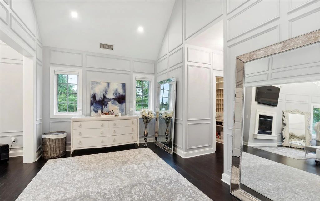 The Estate in West Chester is a luxurious home having countless amenities now available for sale. This home located at 140 Harvey Rd, West Chester, Pennsylvania; offering 06 bedrooms and 07 bathrooms with 6,028 square feet of living spaces.