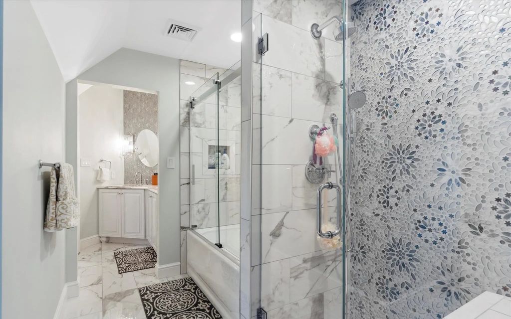 The Estate in West Chester is a luxurious home having countless amenities now available for sale. This home located at 140 Harvey Rd, West Chester, Pennsylvania; offering 06 bedrooms and 07 bathrooms with 6,028 square feet of living spaces.