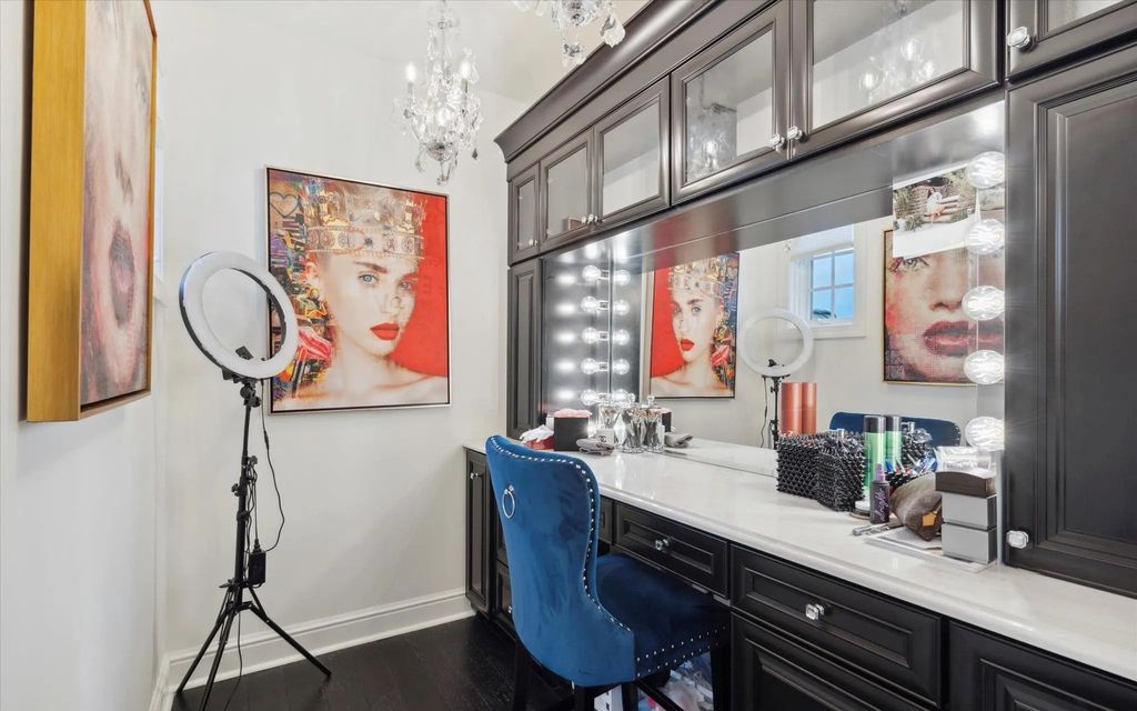 The Estate in West Chester is a luxurious home having countless amenities now available for sale. This home located at 140 Harvey Rd, West Chester, Pennsylvania; offering 06 bedrooms and 07 bathrooms with 6,028 square feet of living spaces.