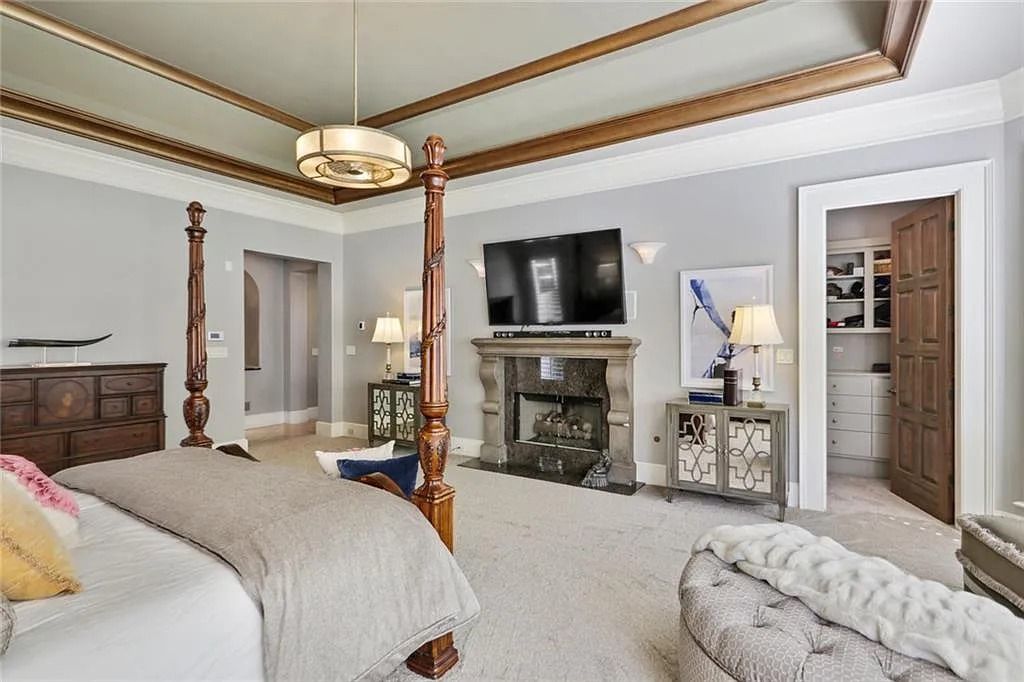 The Home in Kennesaw is the entertainers delight with large open spaces and a salt water pool with a connecting hot tub and wine cellar, now available for sale. This home located at 4235 Old Stilesboro Rd NW, Kennesaw, Georgia