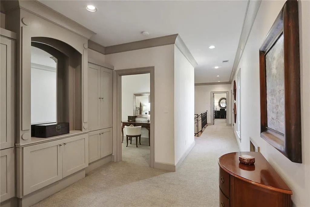 The Home in Kennesaw is the entertainers delight with large open spaces and a salt water pool with a connecting hot tub and wine cellar, now available for sale. This home located at 4235 Old Stilesboro Rd NW, Kennesaw, Georgia