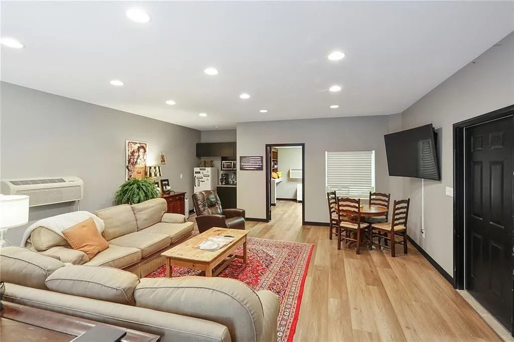 The Home in Kennesaw is the entertainers delight with large open spaces and a salt water pool with a connecting hot tub and wine cellar, now available for sale. This home located at 4235 Old Stilesboro Rd NW, Kennesaw, Georgia