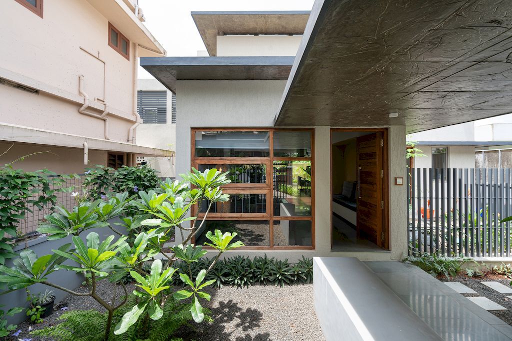 HAVEN Residence with Open Plan yet Ensure Privacy by VSP Architects