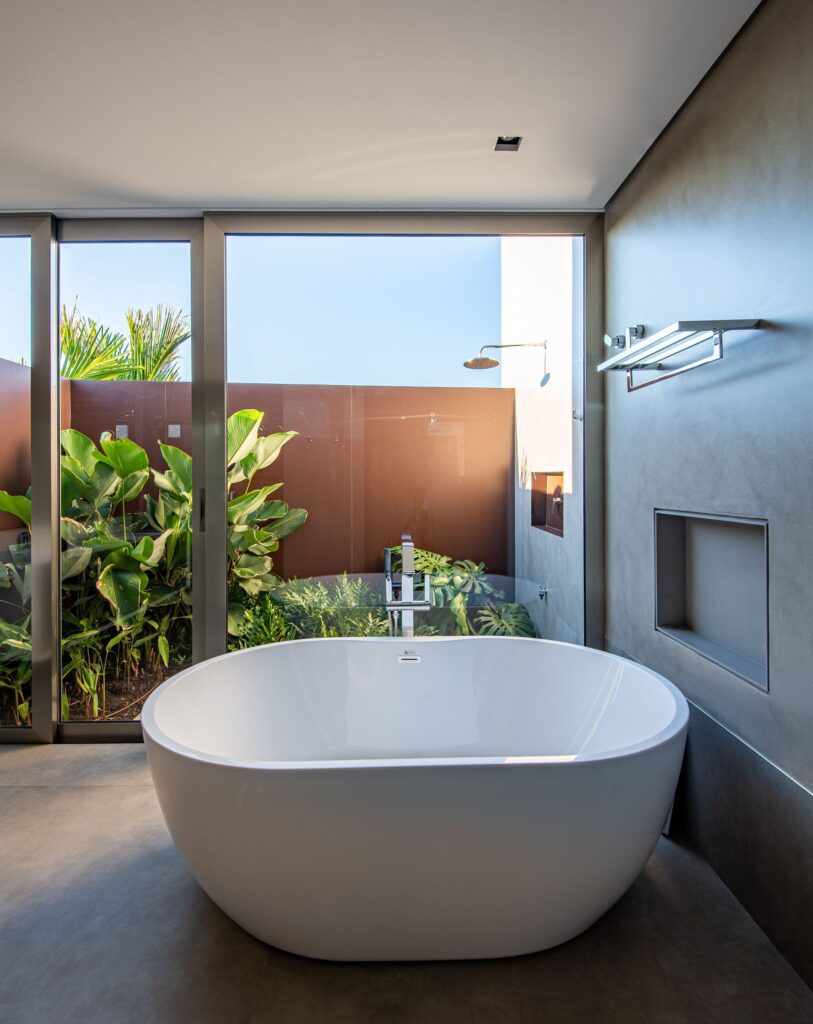 House H.L a Contemporary Open Home by Celso Laetano Arquitetura 1