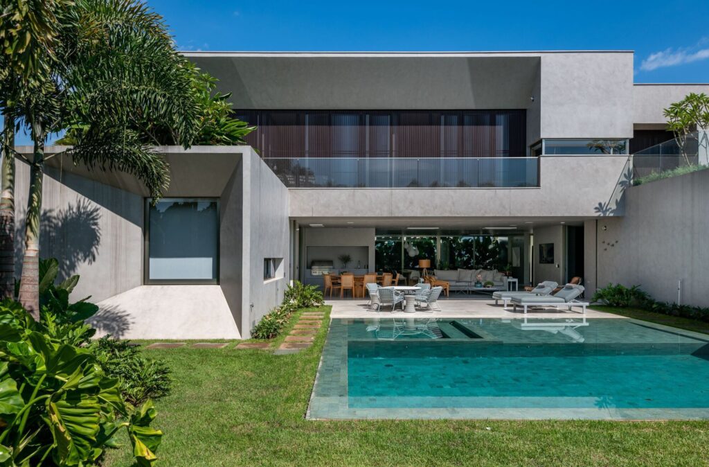 House H.L a Contemporary Open Home by Celso Laetano Arquitetura 2