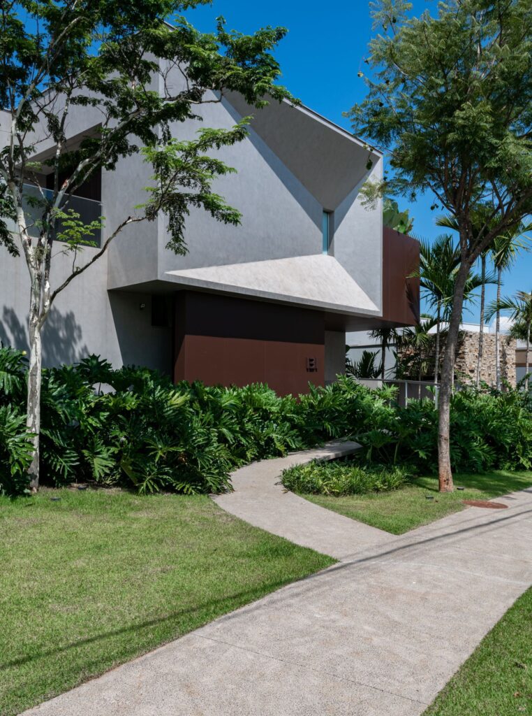 House H.L a Contemporary Open Home by Celso Laetano Arquitetura 8