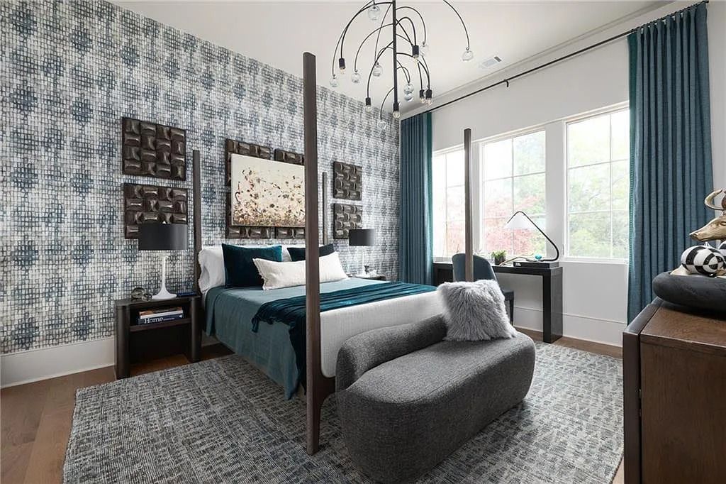 The Estate in Atlanta is a blend between traditional fittings and contemporary finishes, now available for sale. This home located at 914 Buckingham Cir NW, Atlanta, Georgia