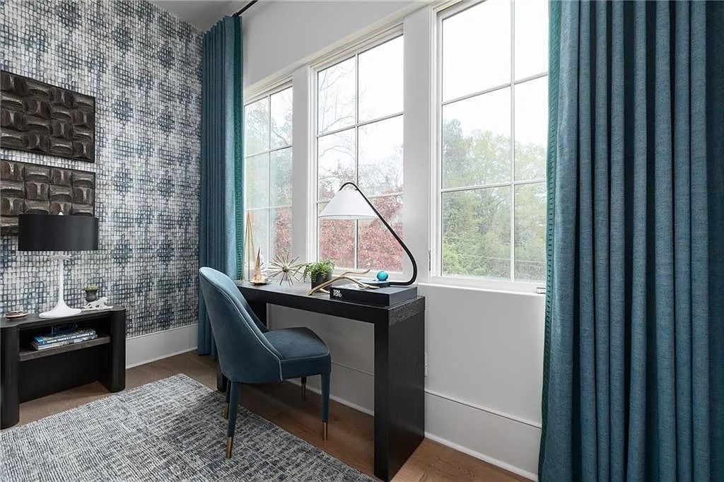 The Estate in Atlanta is a blend between traditional fittings and contemporary finishes, now available for sale. This home located at 914 Buckingham Cir NW, Atlanta, Georgia