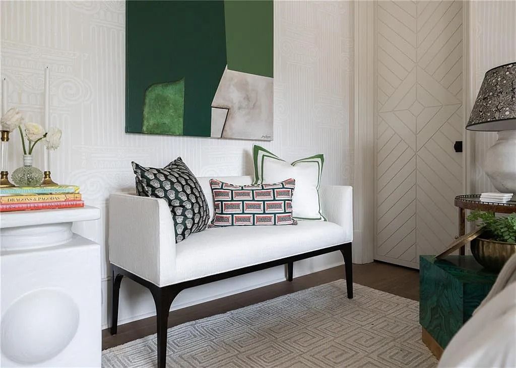 The Estate in Atlanta is a blend between traditional fittings and contemporary finishes, now available for sale. This home located at 914 Buckingham Cir NW, Atlanta, Georgia