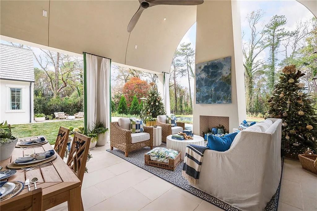 The Estate in Atlanta is a blend between traditional fittings and contemporary finishes, now available for sale. This home located at 914 Buckingham Cir NW, Atlanta, Georgia