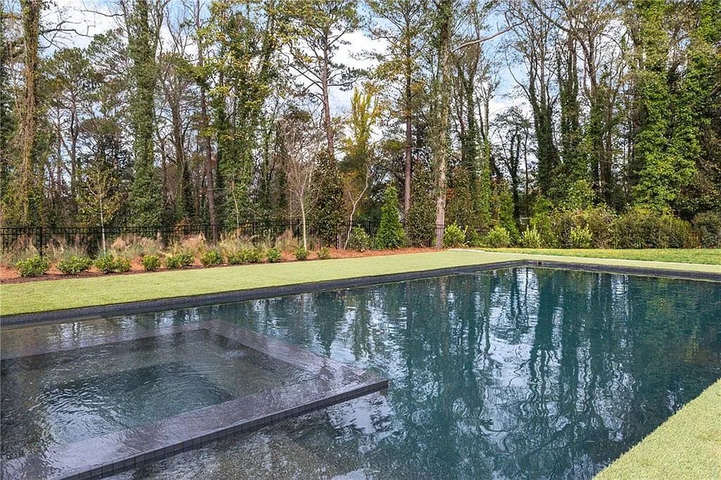The Estate in Atlanta is a blend between traditional fittings and contemporary finishes, now available for sale. This home located at 914 Buckingham Cir NW, Atlanta, Georgia
