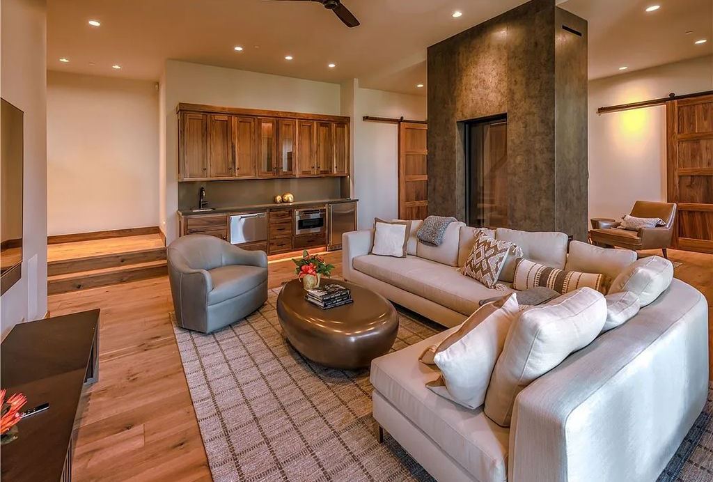 545 Eagle Drive, Incline Village, Nevada is a spectacular estate was meticulously crafted Susie Yanagi AIA design with high quality finish work including double quartzite kitchen islands, gated drive and interior paver heated courtyard.