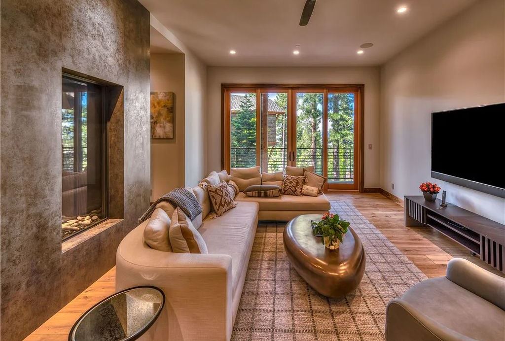 545 Eagle Drive, Incline Village, Nevada is a spectacular estate was meticulously crafted Susie Yanagi AIA design with high quality finish work including double quartzite kitchen islands, gated drive and interior paver heated courtyard.